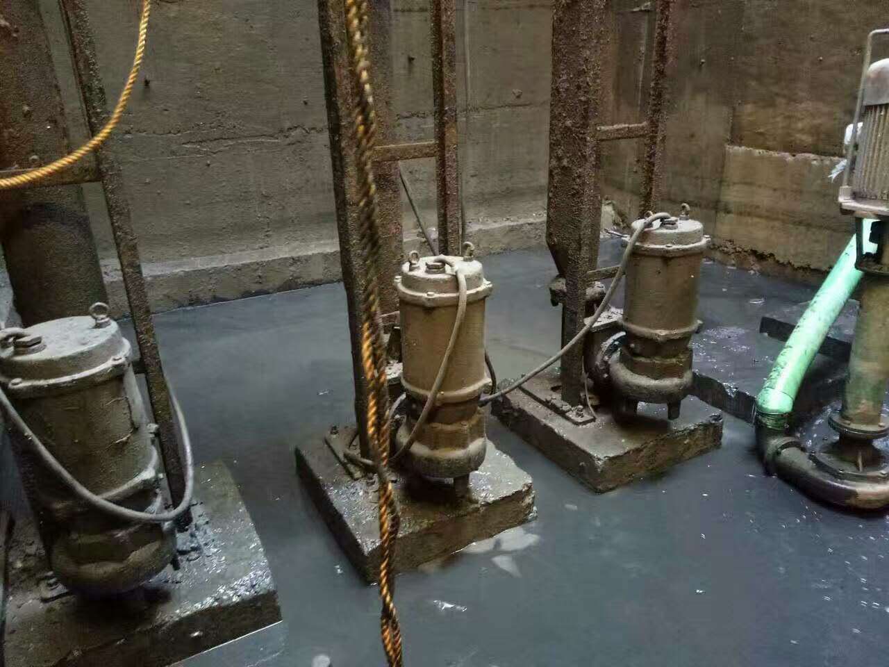 双流污水池清理