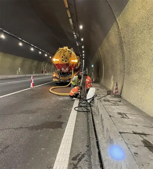 双流隧道排水渠清淤